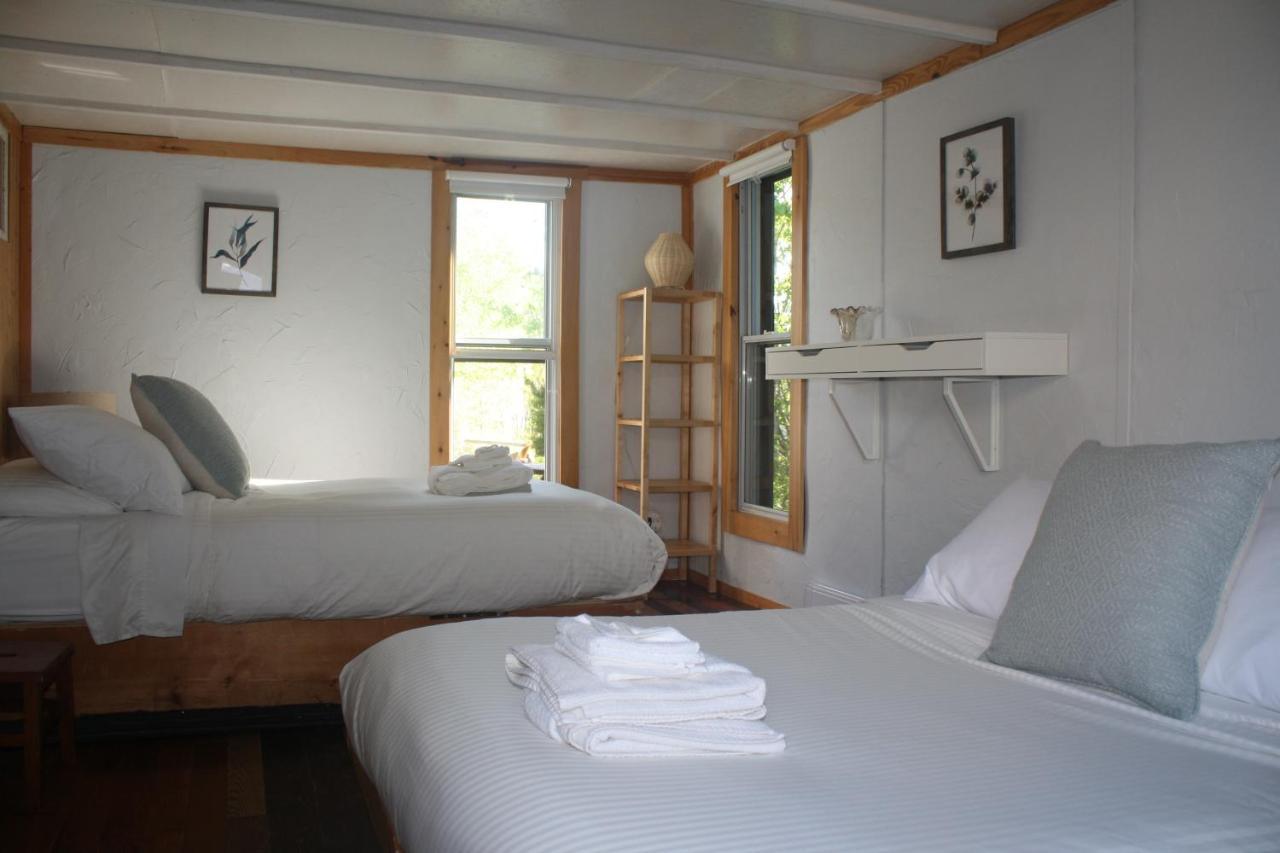 Au Sommet Du Fjord Hostel Sacre-Coeur Bagian luar foto